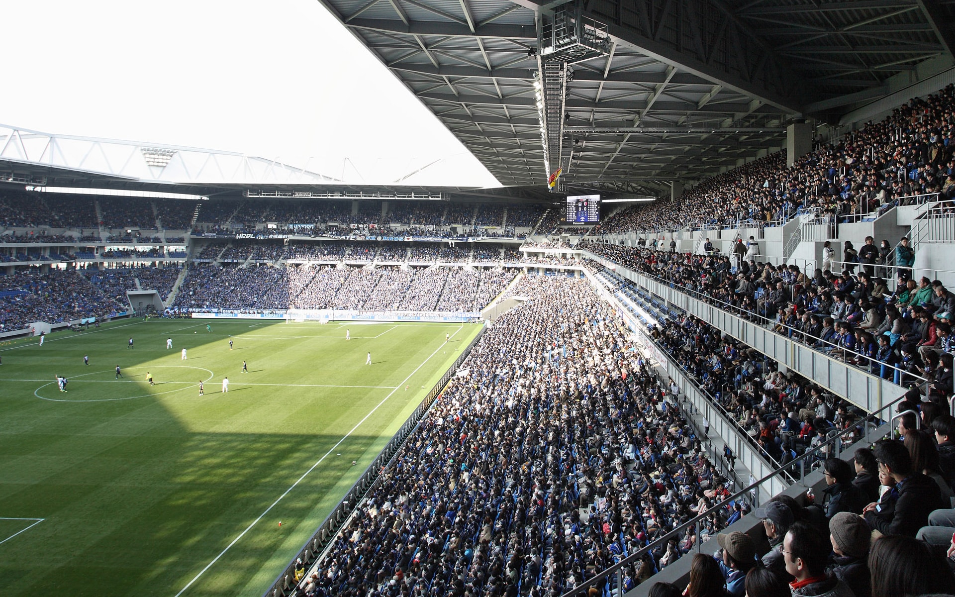 どの席からも見やすい20〜35度の勾配を持つ観客席