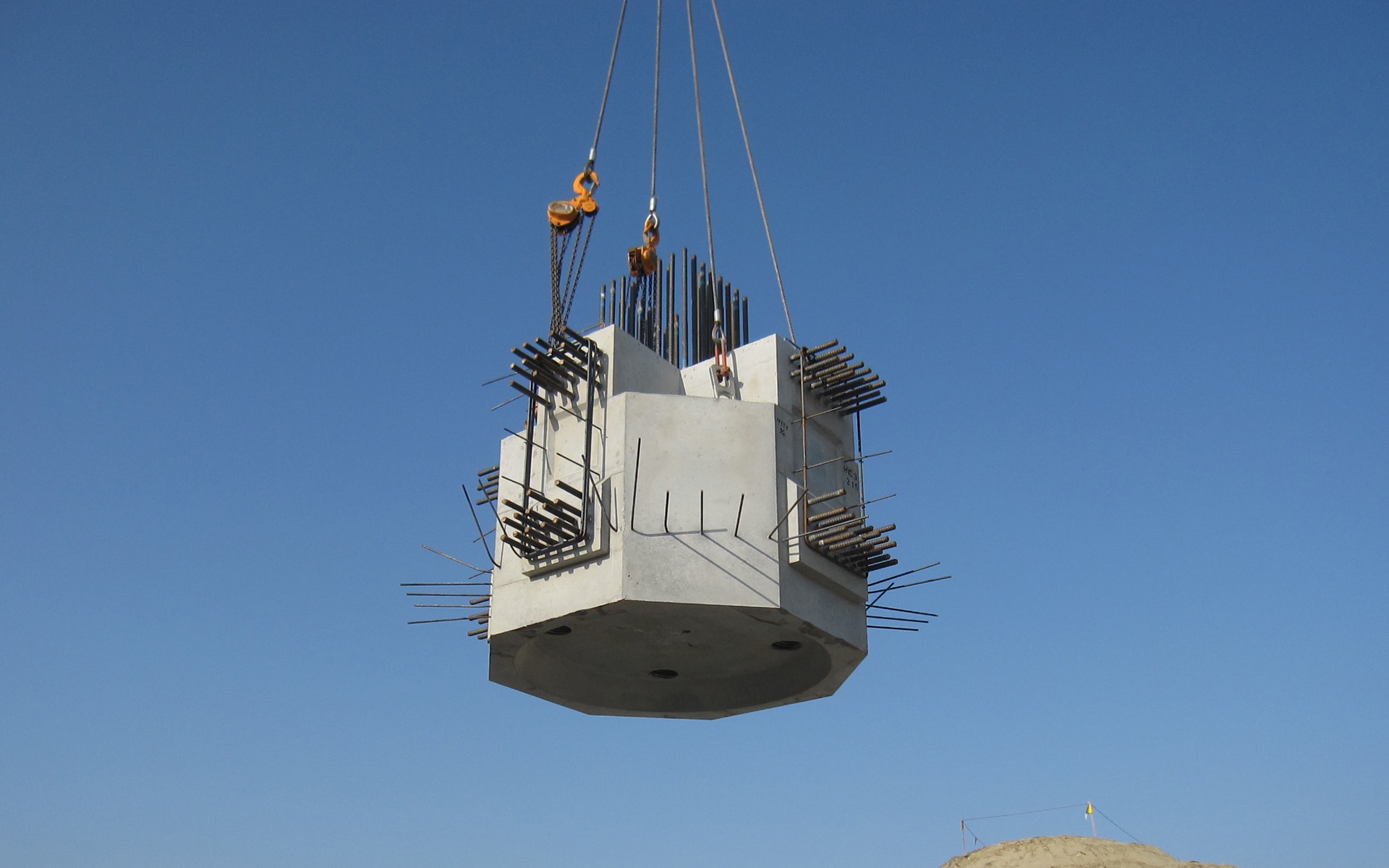 フーチング（杭と柱・基礎梁の接合部）