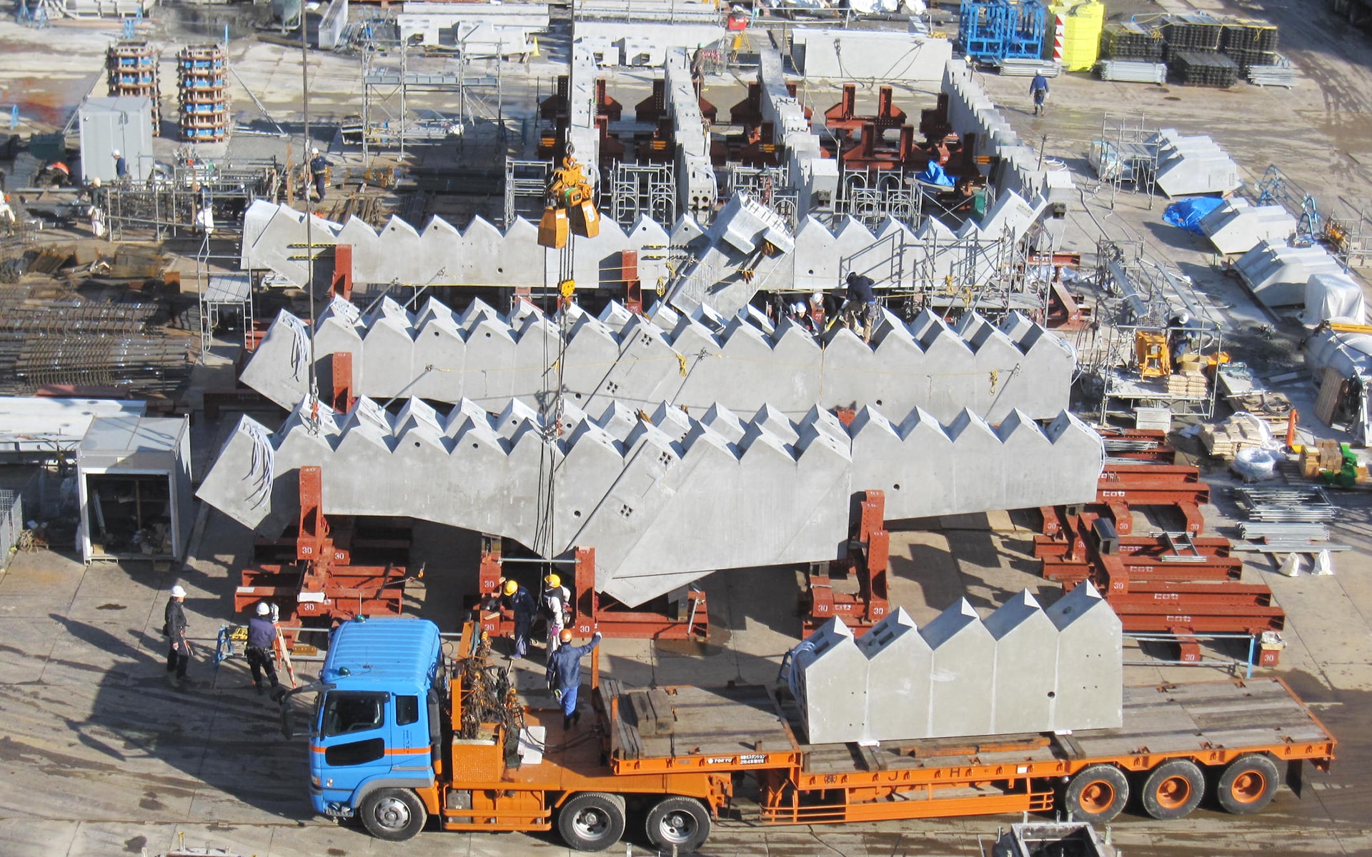 一体型のプレキャストコンクリートとした大梁